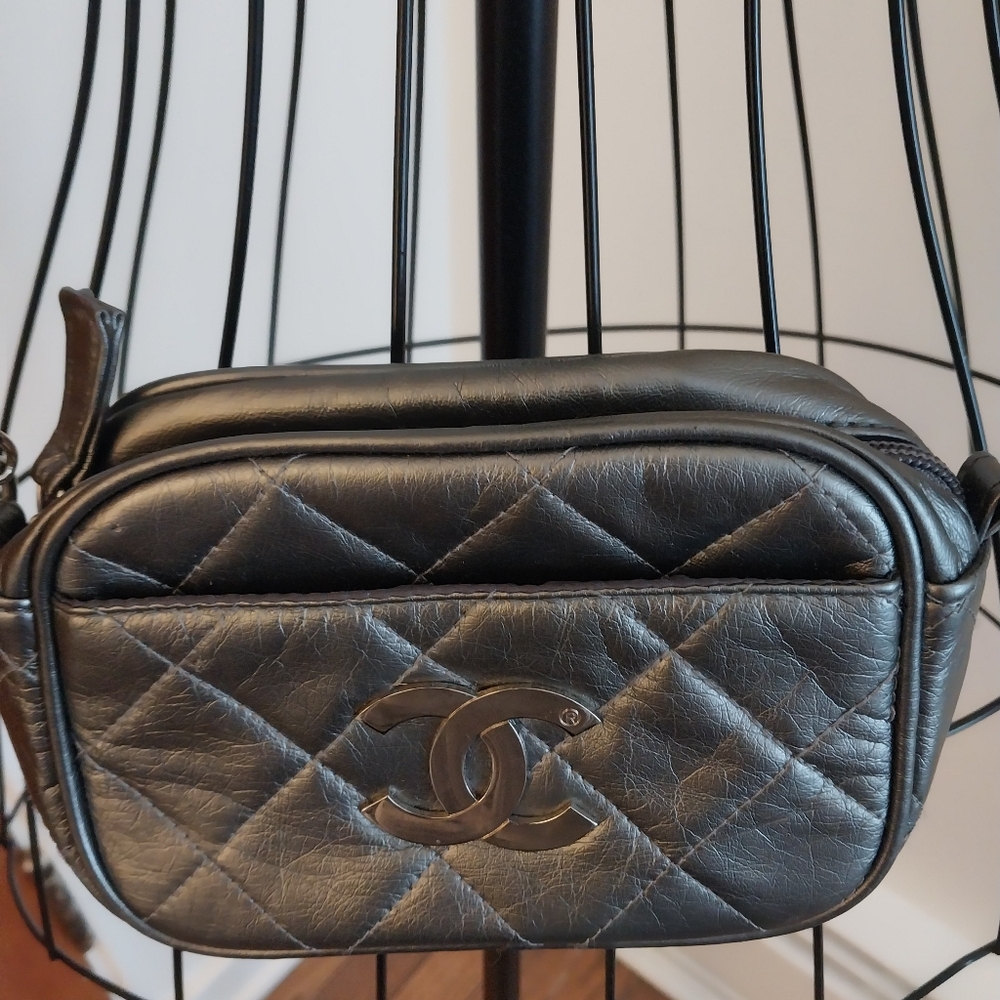 Mini Crossbody Purse, Silver, Chain Pre-Loved.